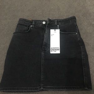 Never worn Zara black jean skirt